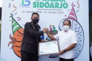 Berhasil Lakukan Inovasi Vaksinasi, Kapolresta Sidoarjo Dapatkan Penghargaan dari Radar Sidoarjo