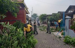 Pasca Puting Beliung di Krian, Polisi Kerja Bakti bersama TNI dan Warga