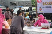 Bazar Jumat Berkah Polres Blora Sediakan Minyak Goreng Untuk Warga