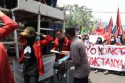 Humanis Personel Polresta Sidoarjo Amankan Demo Mahasiswa