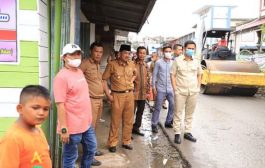 Bupati Drs H Anwar Sadat M.Ag Langsung Meninjau Perbaikan Jalan Hidayat Yang Lokasi Kelurahan Tungkal III Kec.Tungkal ilir Tanjabbar